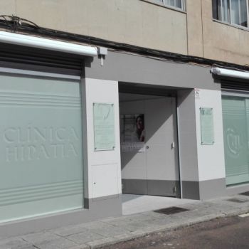 Fachada de Clínica Mencía Fachada de Clínica Mencía